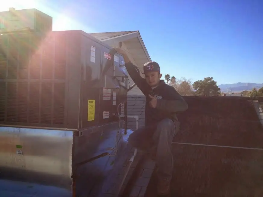 HVAC technician performing Heat Pump Repair on a rooftop unit in Simpsonville